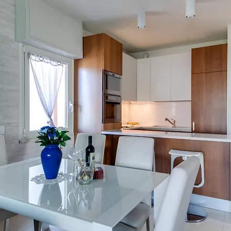 Sul Mare Con Servizio E Aquapark Riccione