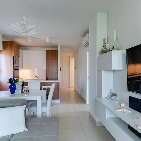 Sul Mare Con Servizio E Aquapark Riccione