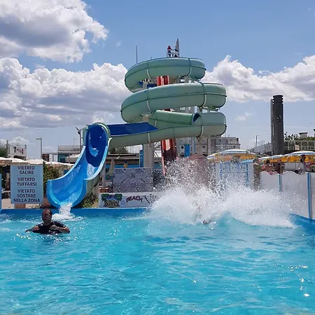 Sul Mare Con Servizio E Aquapark Διαμέρισμα Ριτσιόνε